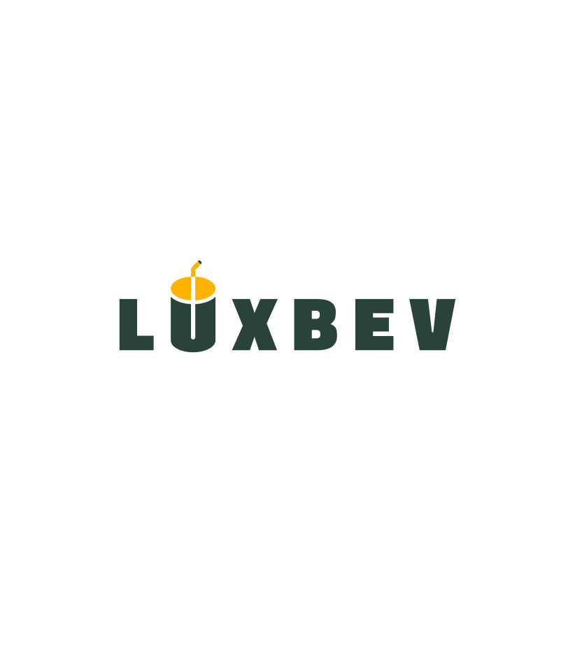 Luxbev Logo in Dunkelgrün auf weißem Hintergrund. U ist ein Getränk mit Strohhalm